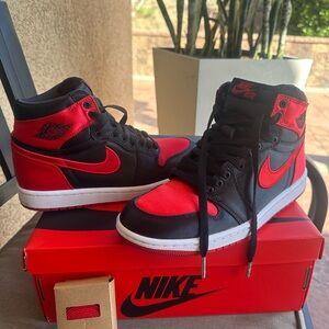 Nike Air Jordan 1 Retro High OG Satin Bred